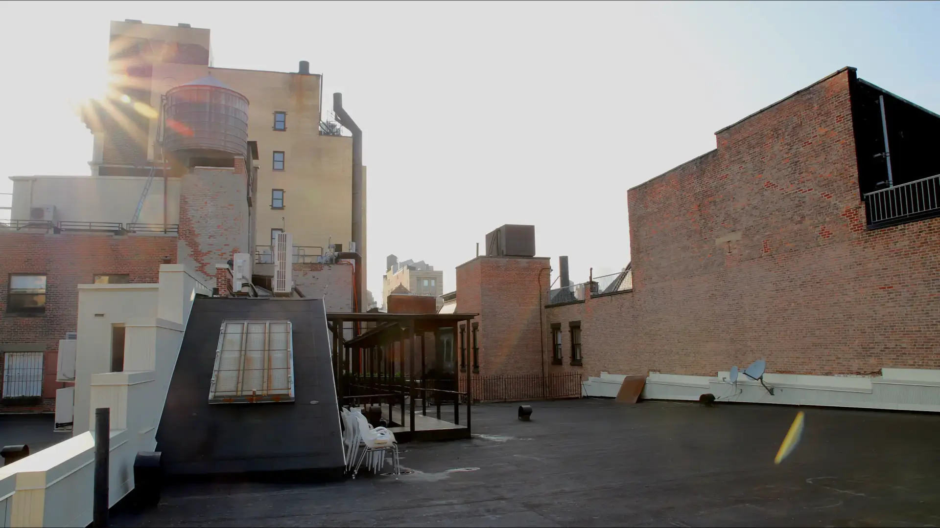 V1-0005_rerenderinagesrooftop00000000